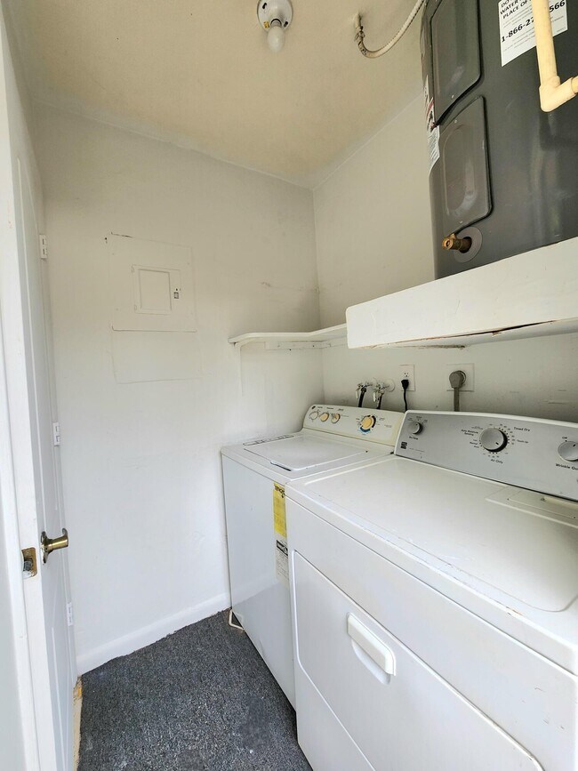 Building Photo - 215 SW 1st Ct