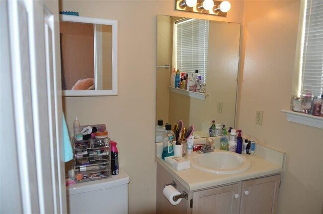 Building Photo - 2173 Timberwood Cir S
