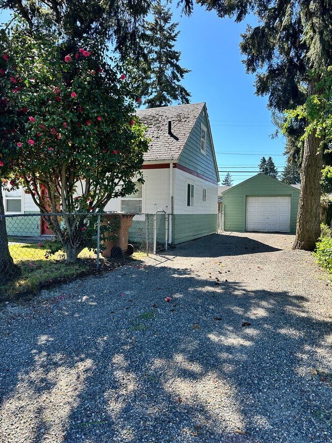 Building Photo - Completely remodeled Adorable home in Conv...