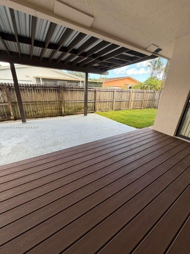 Building Photo - 219 SE 8th St