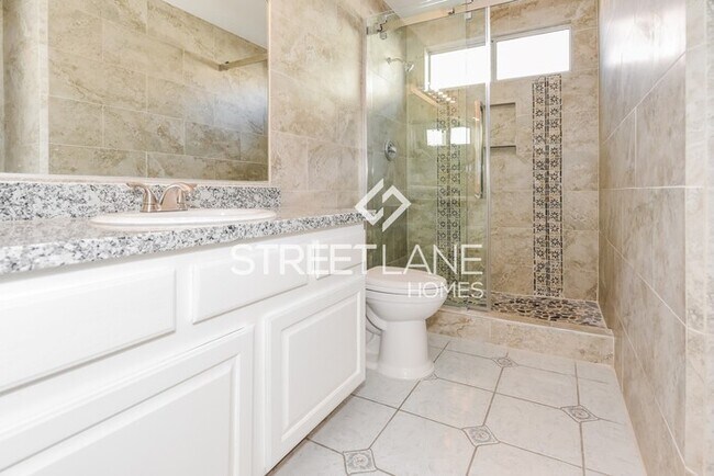 Building Photo - Spacious 5 bedroom home in Henderson!