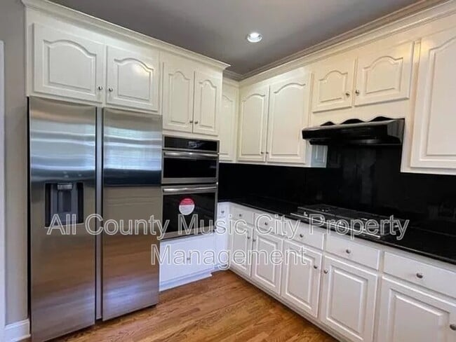 Building Photo - 425 Chamberlain Park Ln