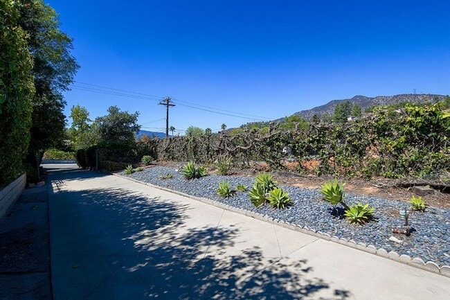 Building Photo - 279 Starlight Crest Dr