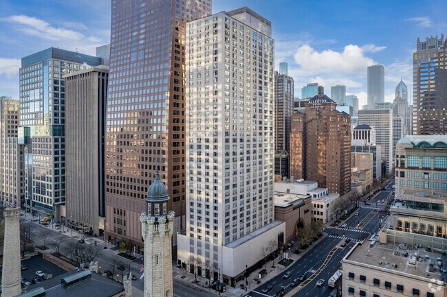 Primary Photo - 757-777 N Michigan Ave