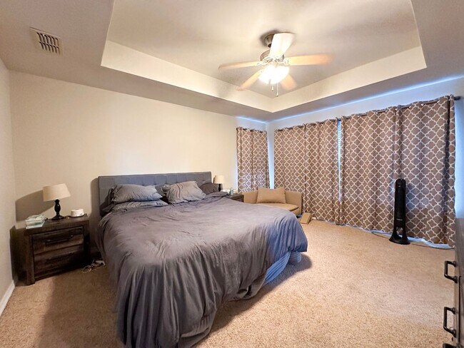 Building Photo - Spacious 4-Bedroom Home with Office Space ...