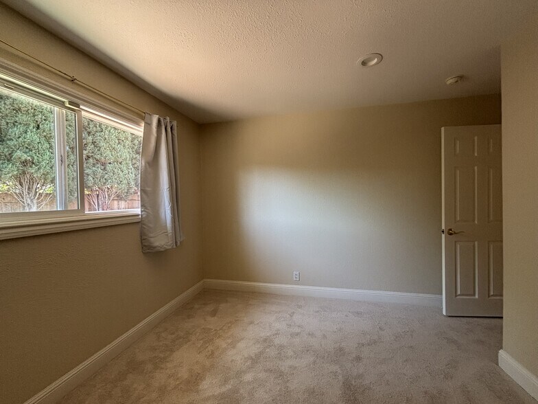 Building Photo - 6723 Altiplano Way