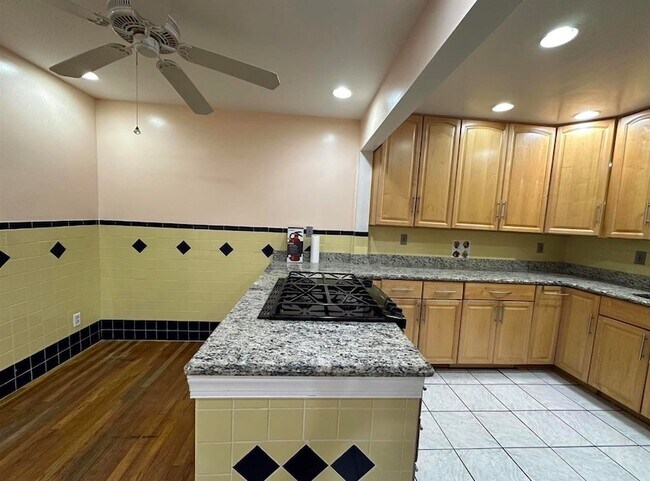 Building Photo - 374A Cator Avenue Unit 1