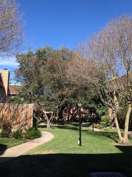 Building Photo - 1601 S Shepherd Dr