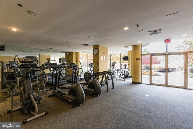 Building Photo - 10101 Grosvenor Pl