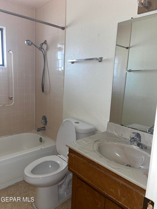 Building Photo - 4006 Skyline Ave