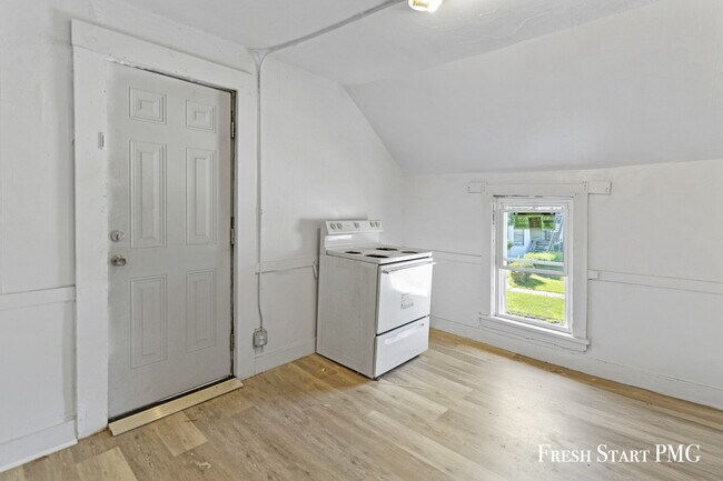 Building Photo - Bright and newly renovated apartment (2 Be...