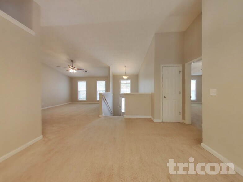 Building Photo - 204 Arbor Creek Dr