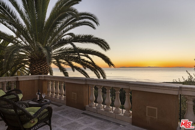 Building Photo - 28 Deep Sea