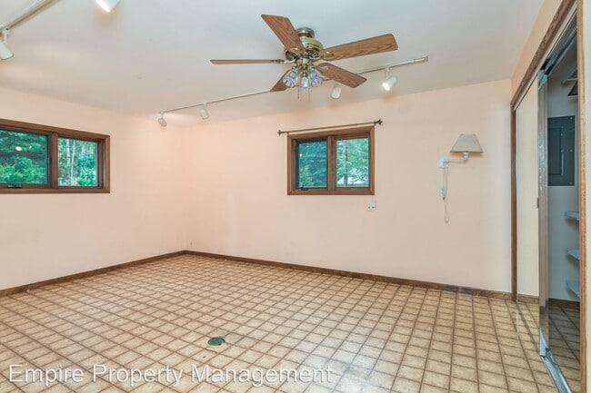 Building Photo - 3 br, 2 bath House - 845 Birch Hill Road