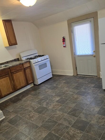 Kitchen - 1335 N Church St