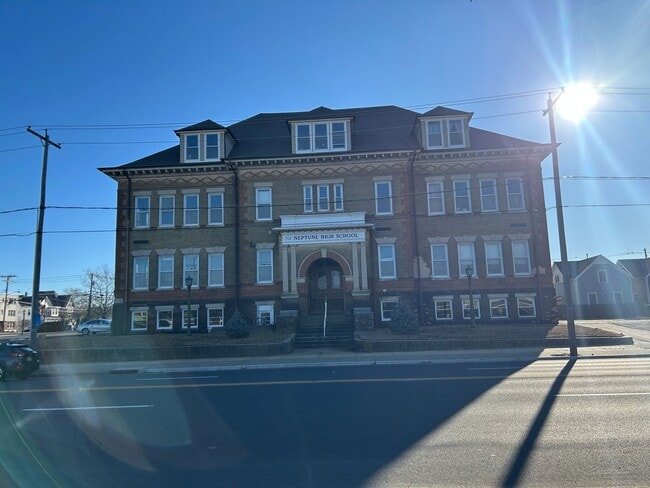 Building Photo - 1700 Heck Ave