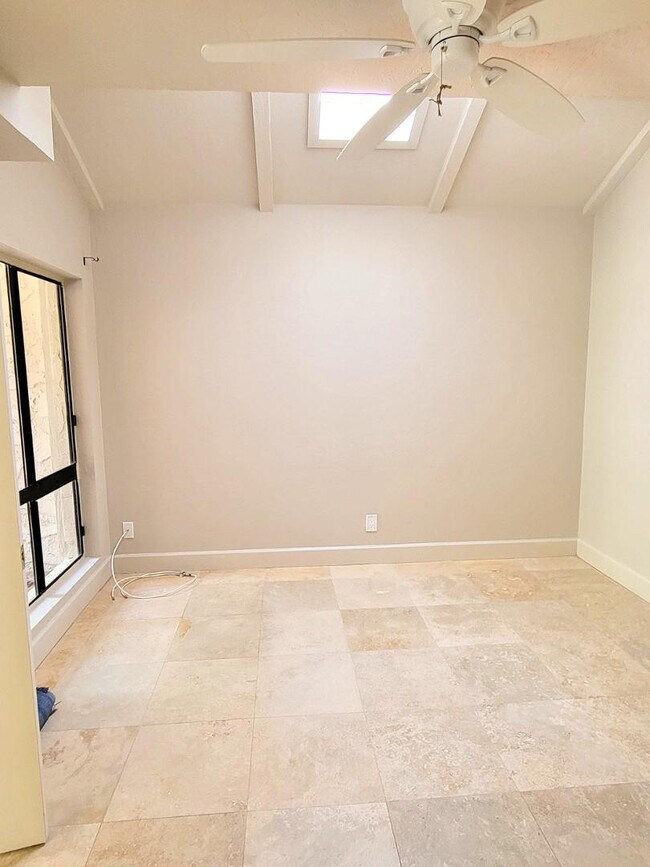 Building Photo - 5770 N Scottsdale Rd