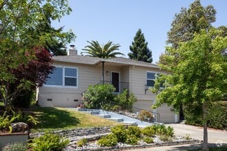 Building Photo - 1437 Cabrillo Ave