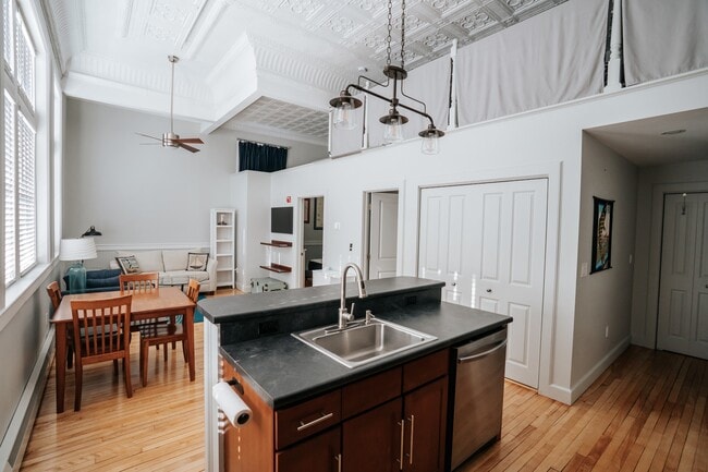 Building Photo - 1251 Congress St