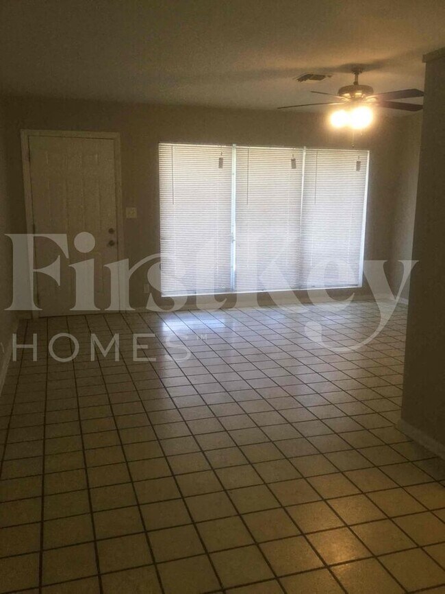 Building Photo - 609 Snowden Dr