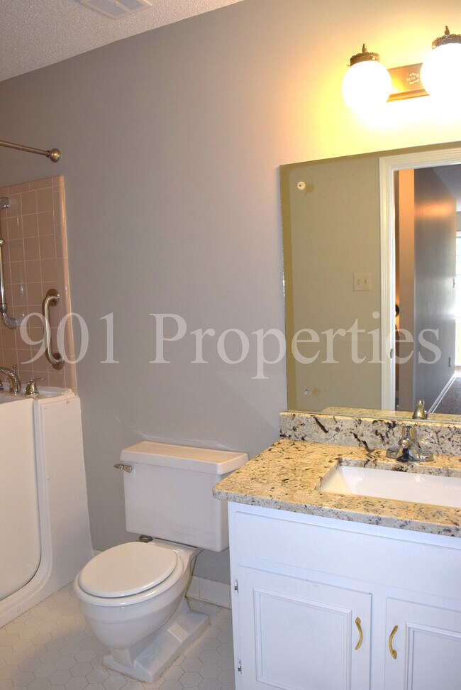 Building Photo - 2601 Camrose Cove