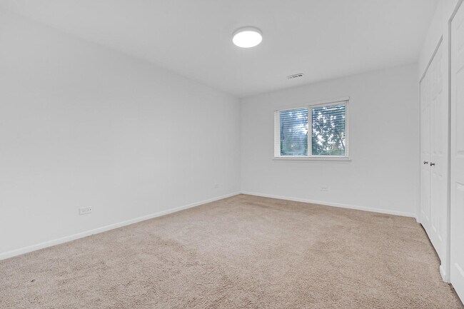Building Photo - 900 S Plum Grove Rd