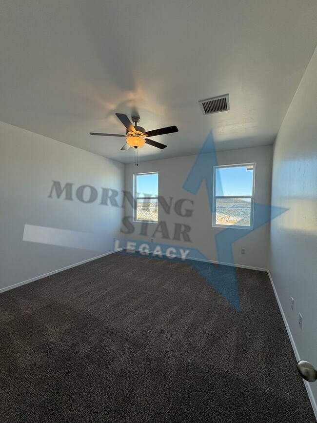 Building Photo - Newer Construction - Move in Ready!