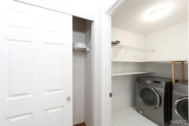 Building Photo - 226 Cheval Square Dr