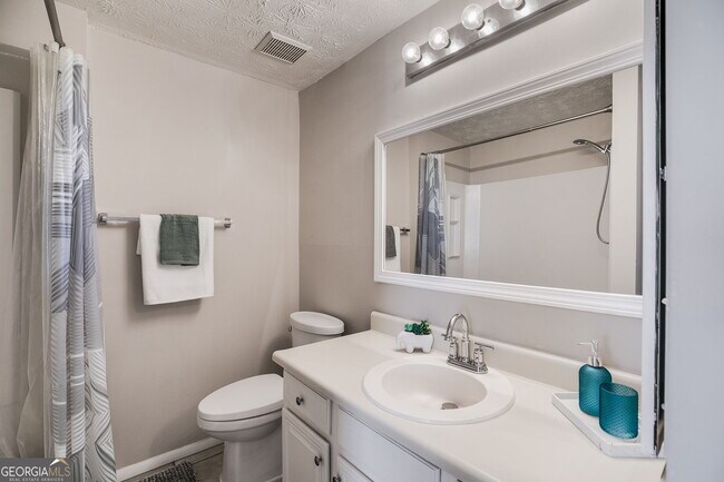 Building Photo - 6413 Wedgewood Trce