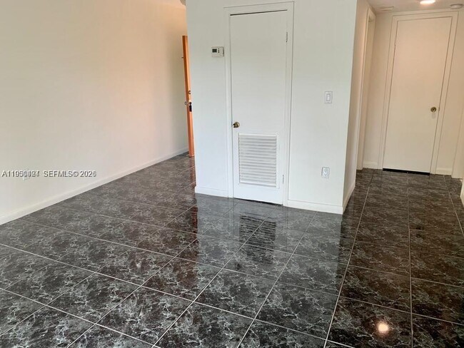 Building Photo - 3522 NE 166th St