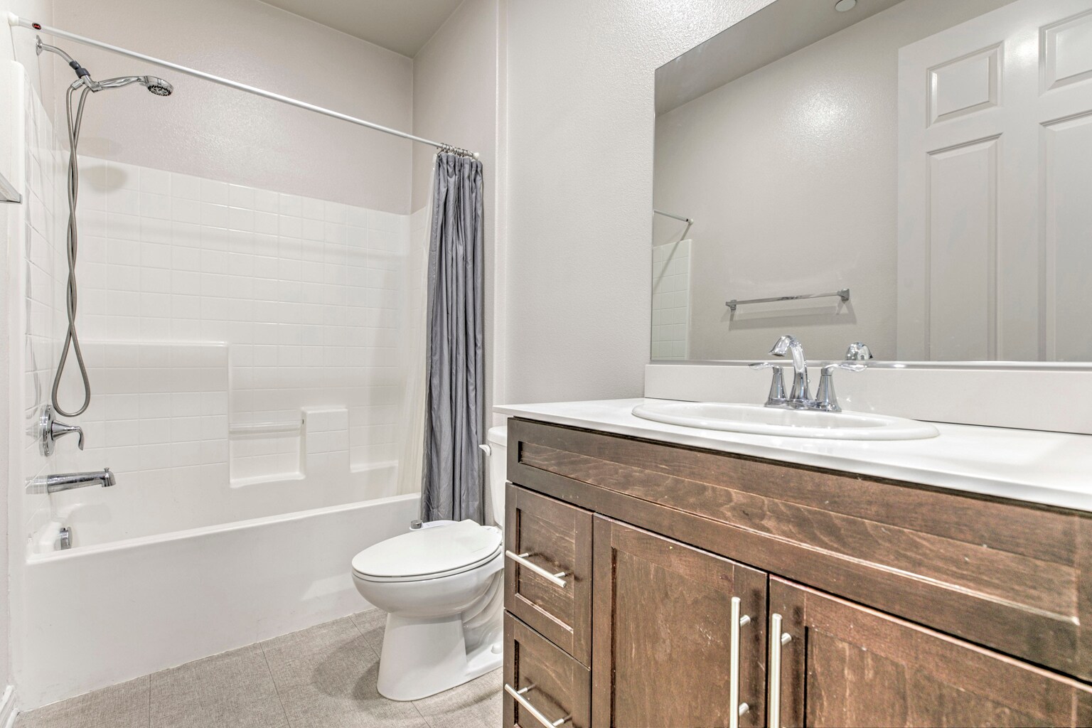 Building Photo - 14121 W Oak Ln