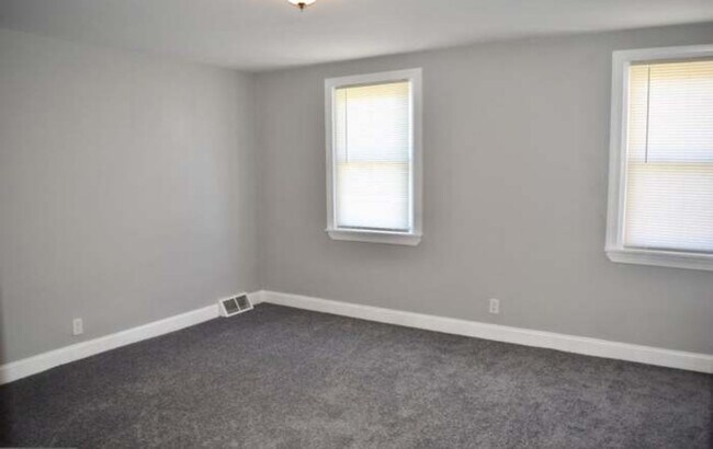 Building Photo - 6549 N Gratz St