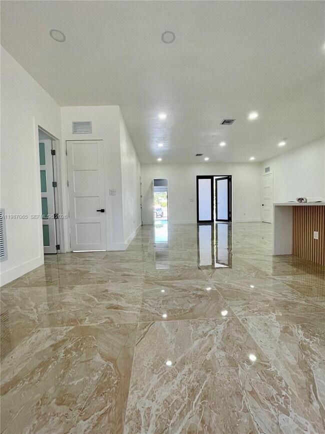 Building Photo - 435 N Quebrada St