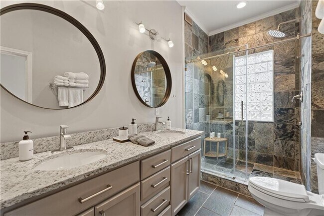 Building Photo - 1412 Allene Ave SW