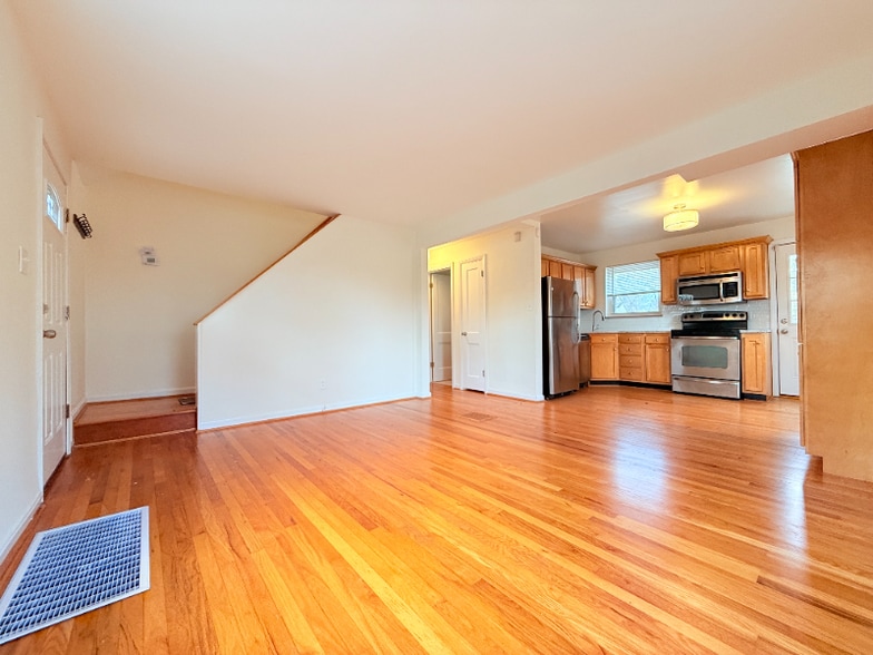 Building Photo - 4540 Victor Ave