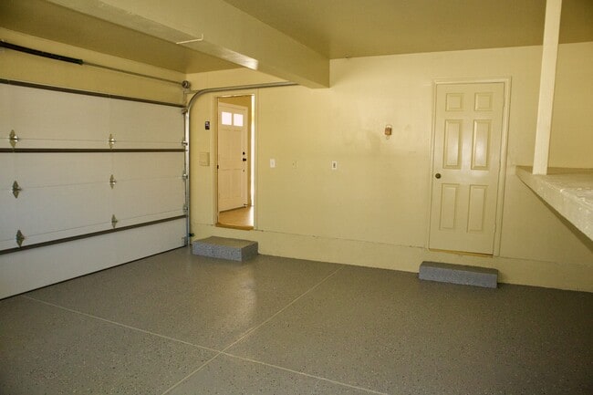 Building Photo - 2103 MacKay Ln