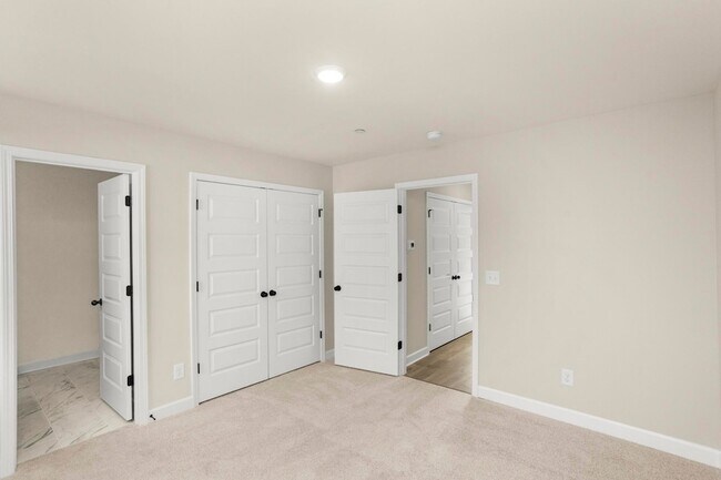 Building Photo - 521 Tappan Private Ln