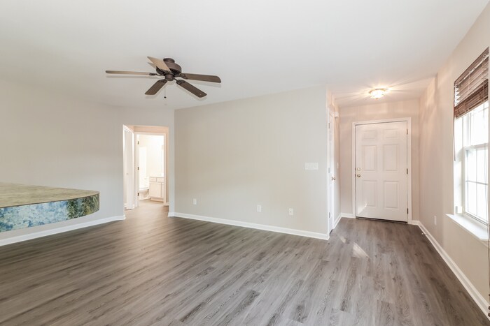 Building Photo - 3029 Hollybrooke Dr