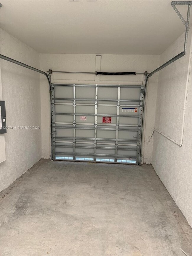 Building Photo - 2573 SE 25th Ter