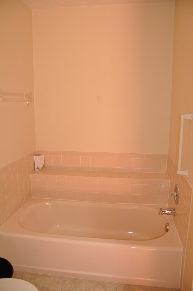 Building Photo - 201 Tradewinds Dr