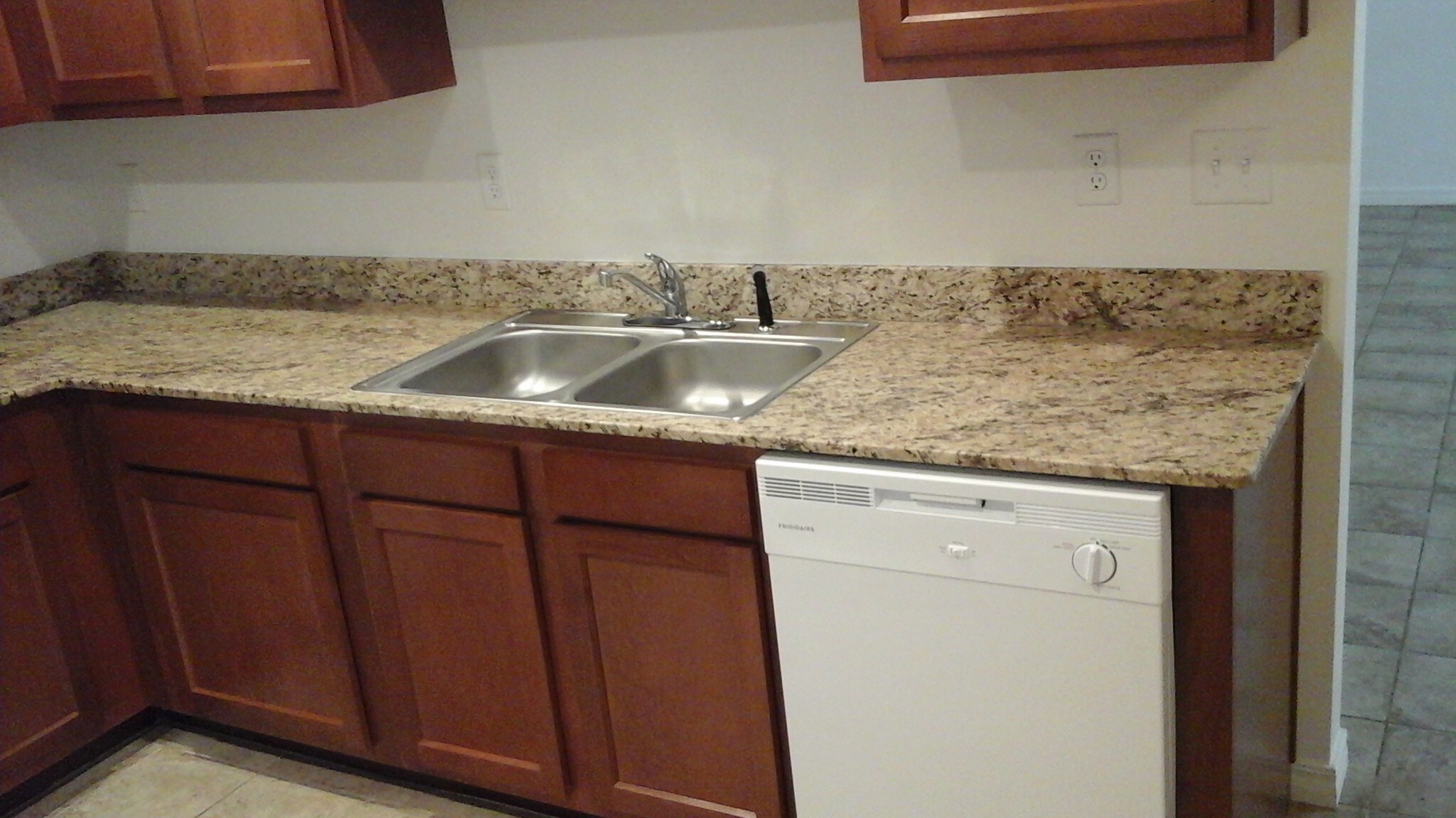 Building Photo - 1618 S Ave G Ave