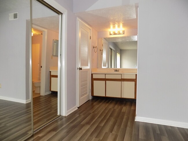 Building Photo - HAMPTON CLUB