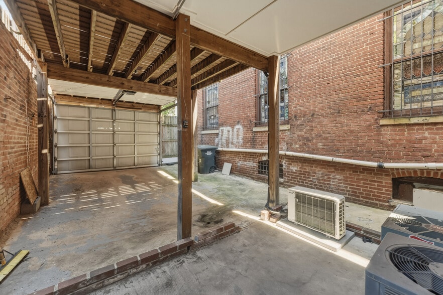 Car port 1 - 11 R Street NW