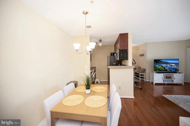 Building Photo - 43 White Pine Cir