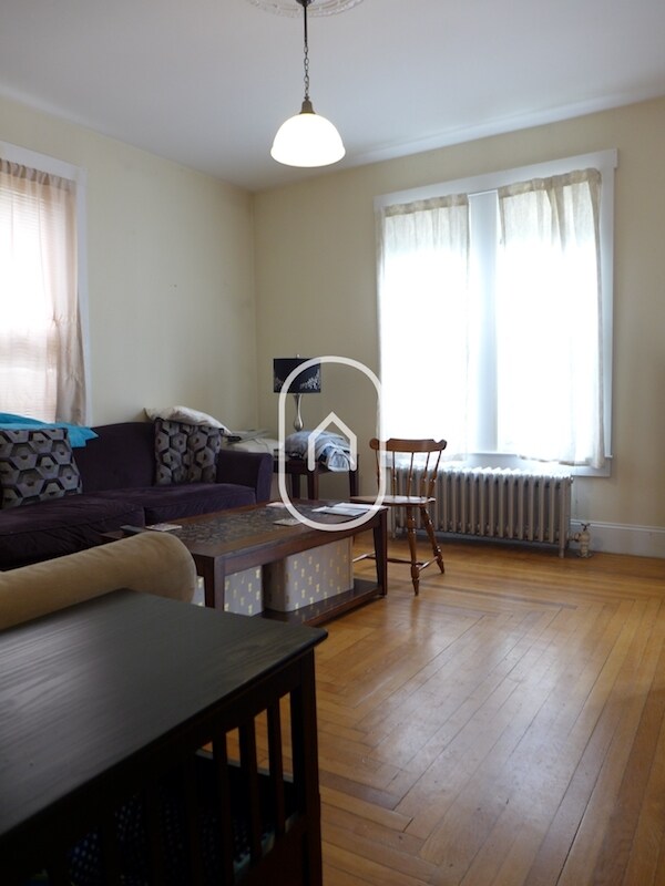 Building Photo - 28 Eastburn St