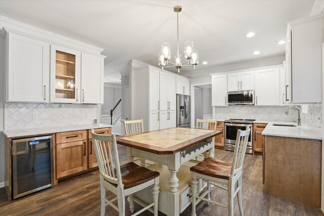 Building Photo - "Exquisite 4-Bed Sanctuary with Cozy Fireplace & Spacious 2,204 Square Foot Layout on Willoughby ...