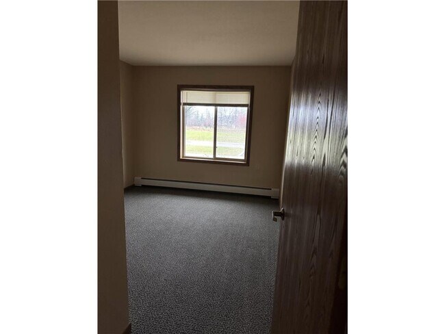 Building Photo - 611 Main St S