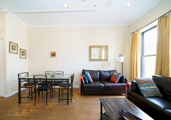 Building Photo - 416 W 46th St