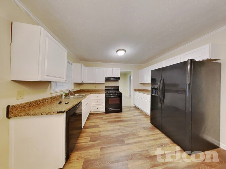 Building Photo - 832 S Deshon Rd