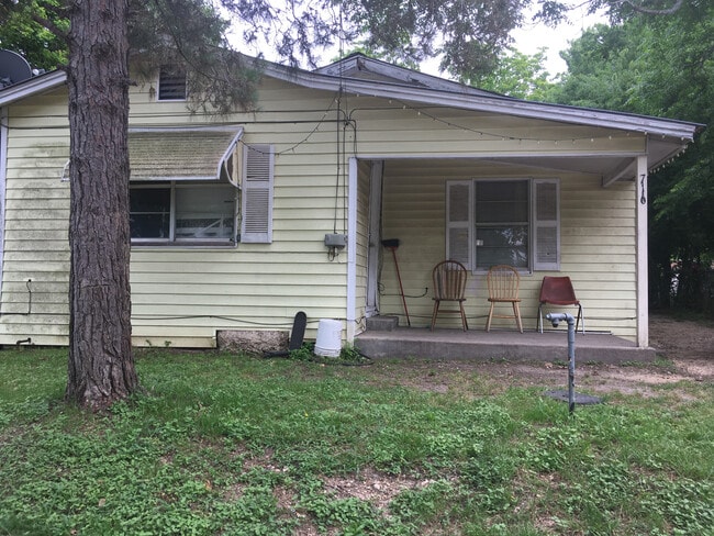 Primary Photo - 716 Rosewood St